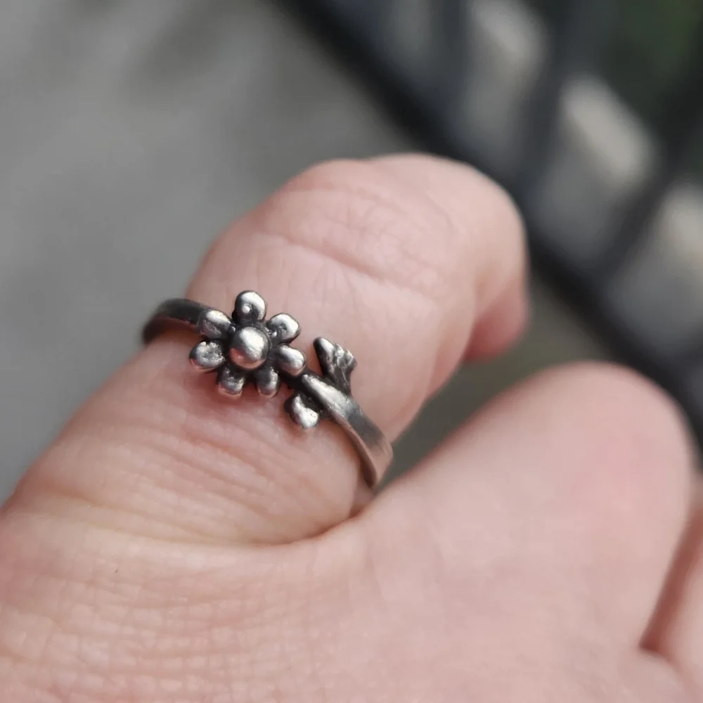 Handmade Sterling Silver 925 Daisy Flower Wrap Around Ring Sz 4.75 - Picture 1 of 7